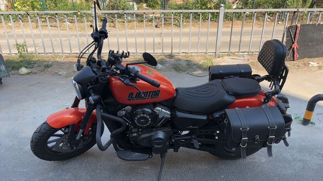 QJMOTOR 闪300S