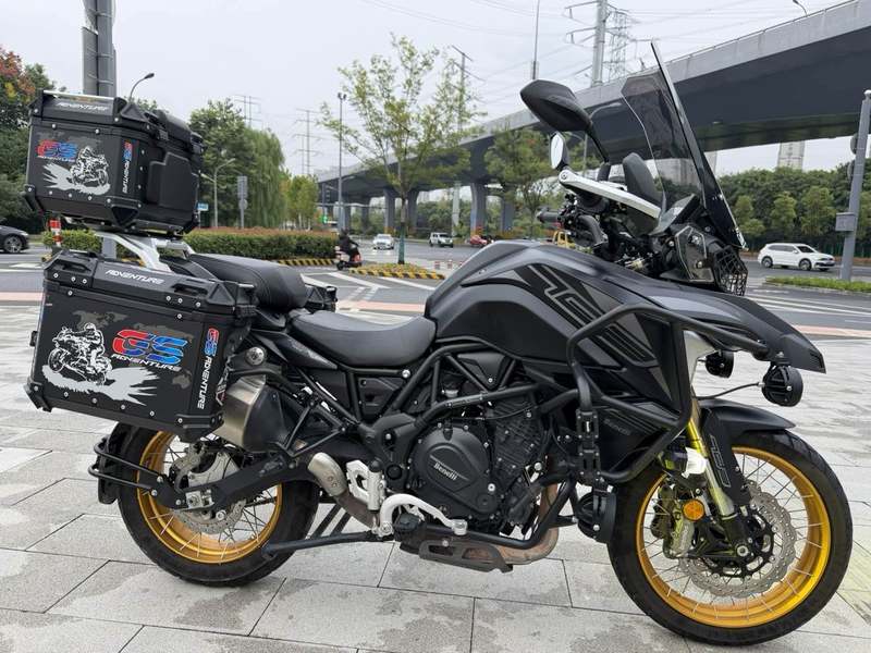 贝纳利 TRK702