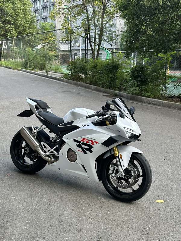 张雪机车 500RR