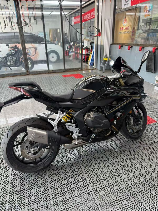 QJMOTOR 赛800