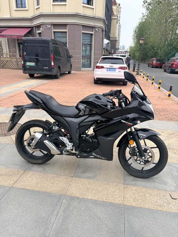 济南铃木 极客飒 Gixxer 155