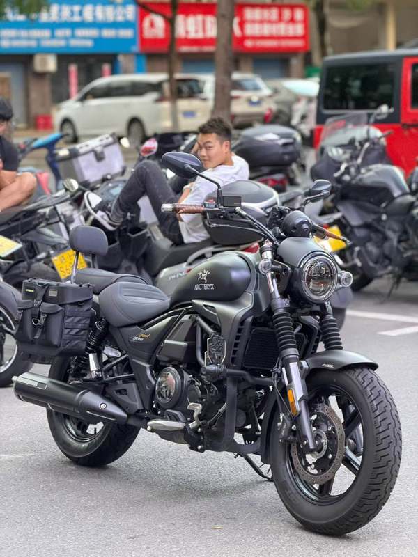 豪爵 TR300