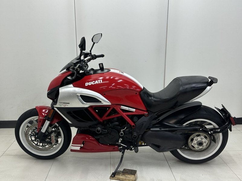 杜卡迪 Diavel 