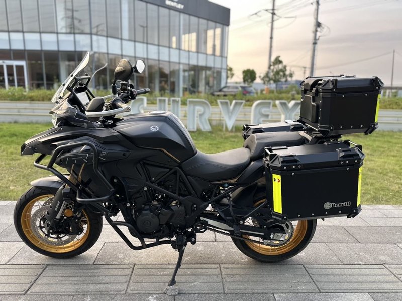 贝纳利 TRK702