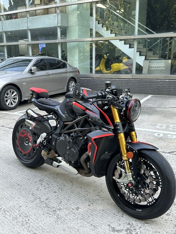 奥古斯塔 Rush 1000