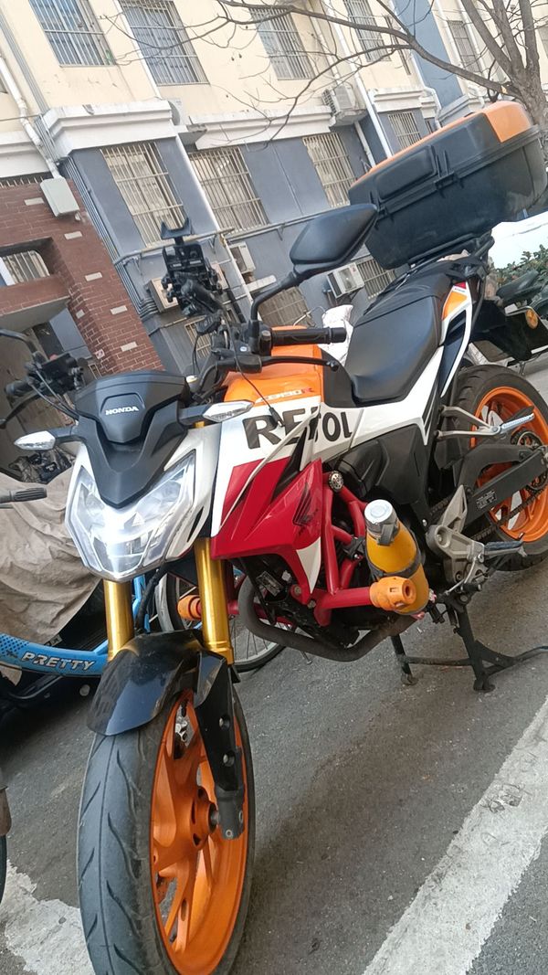 五羊本田 CB190R 暴锋眼