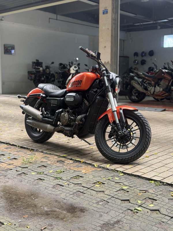 QJMOTOR 闪300S