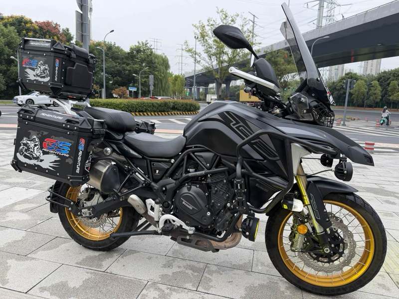 贝纳利 TRK702