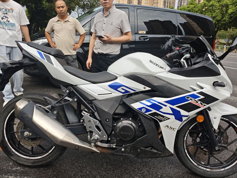 豪爵铃木 GSX250R