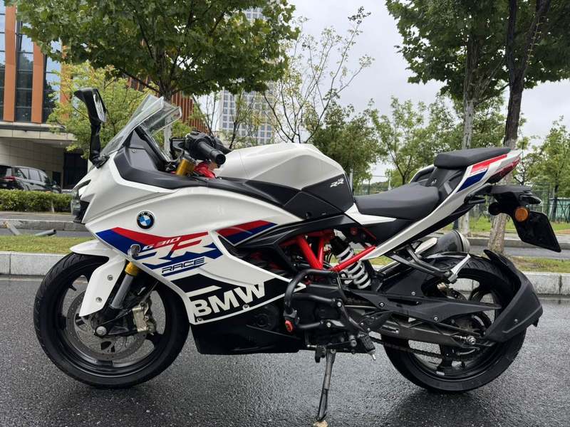 宝马 G 310 RR