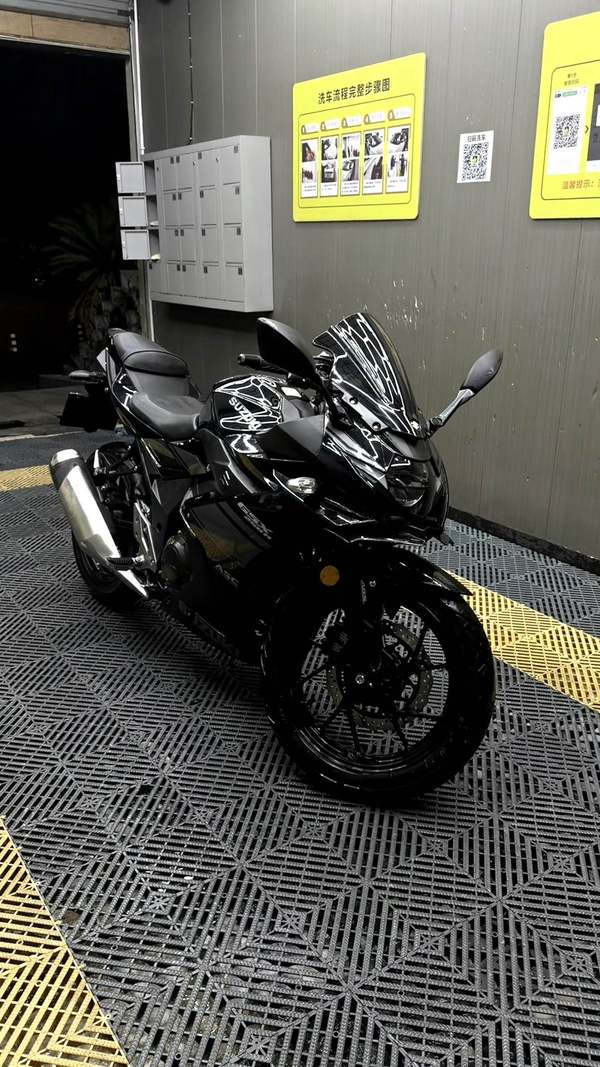 豪爵铃木 GSX250R