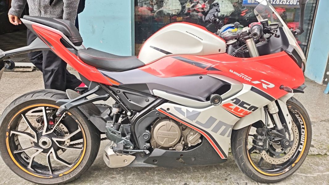 QJMOTOR 赛250
