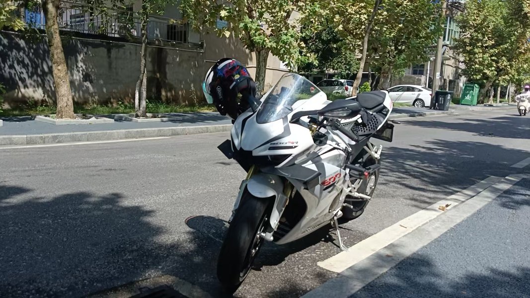 张雪机车 500RR
