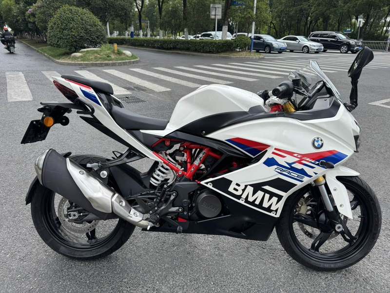 宝马 G 310 RR