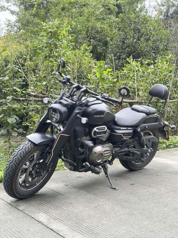 QJMOTOR 闪400
