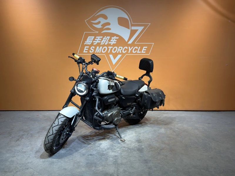 QJMOTOR 闪300S