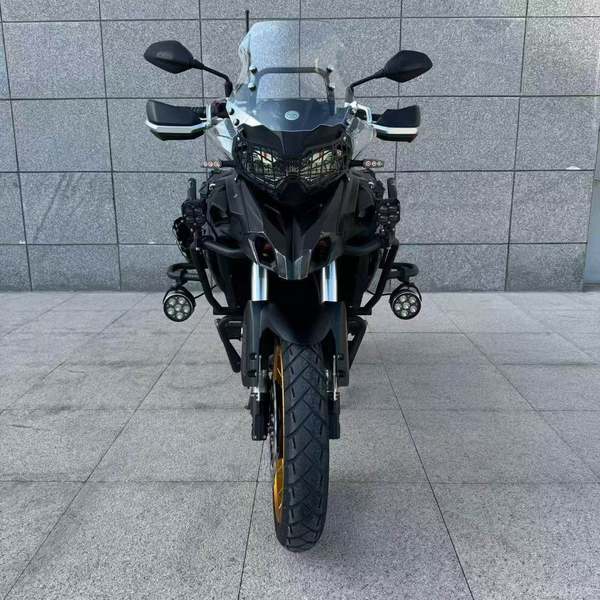 贝纳利 TRK552