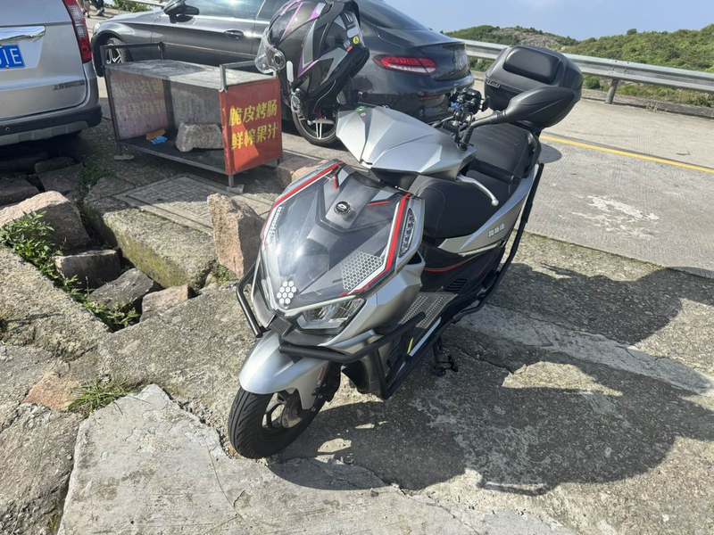 QJMOTOR 鸿150RS