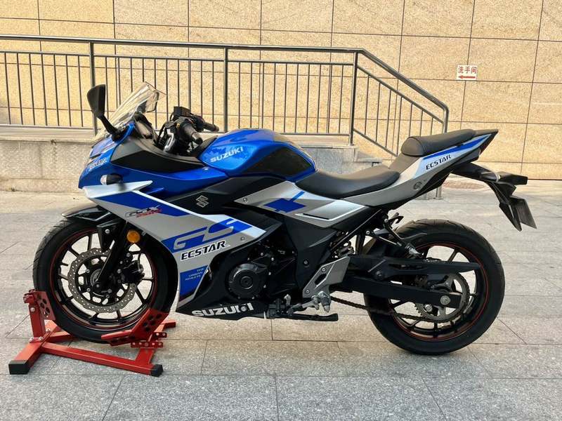 豪爵铃木 GSX250R