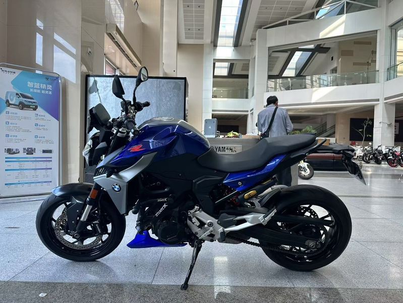 宝马 F 900 R