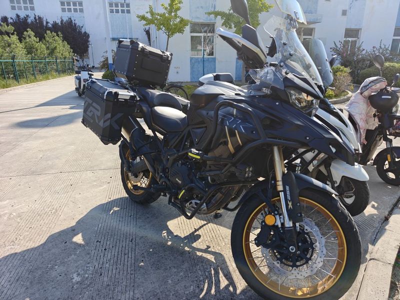 贝纳利 TRK552