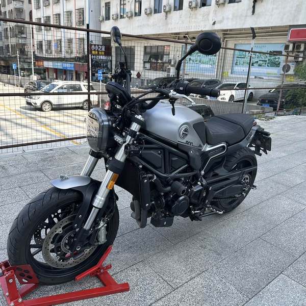 贝纳利 幼狮 Leoncino 800