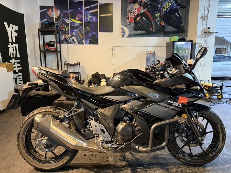 豪爵铃木 GSX250R