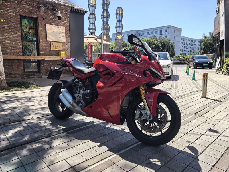 杜卡迪 SuperSport