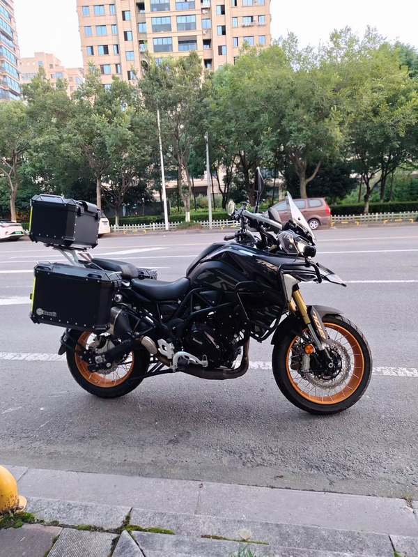 贝纳利 TRK702