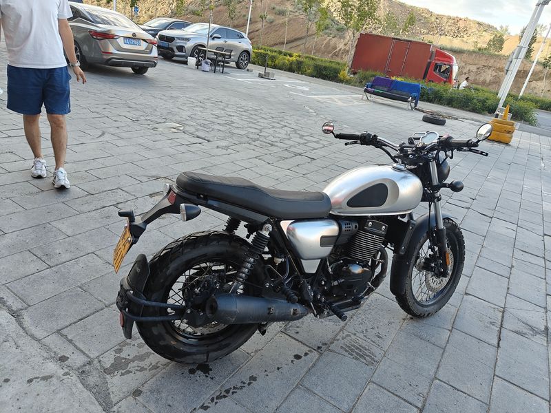QJMOTOR 逸250