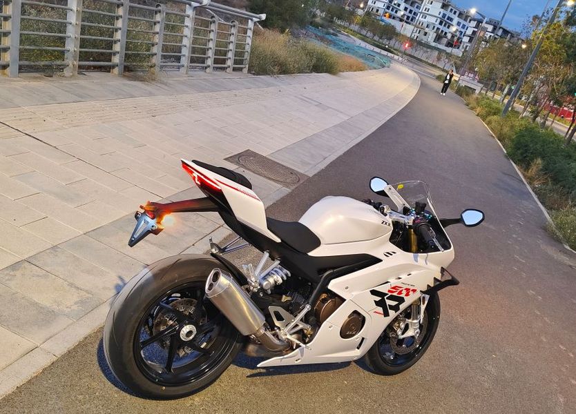 张雪机车 500RR