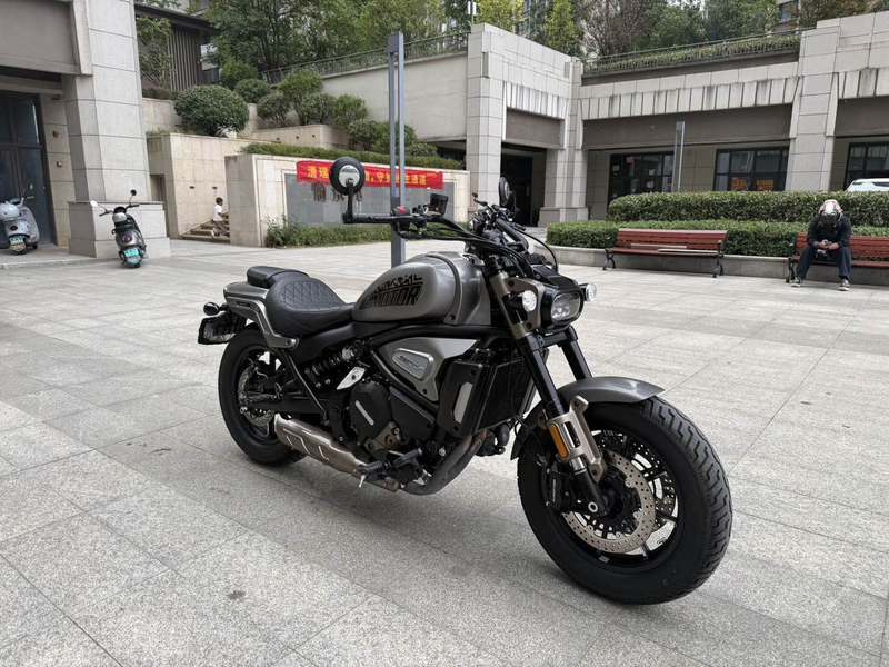 QJMOTOR 闪700