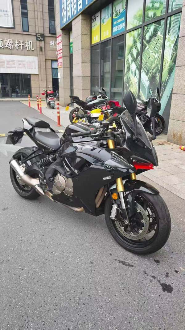 QJMOTOR 赛600
