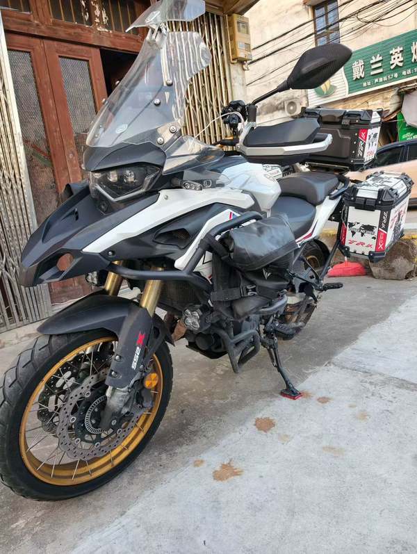 贝纳利 TRK552