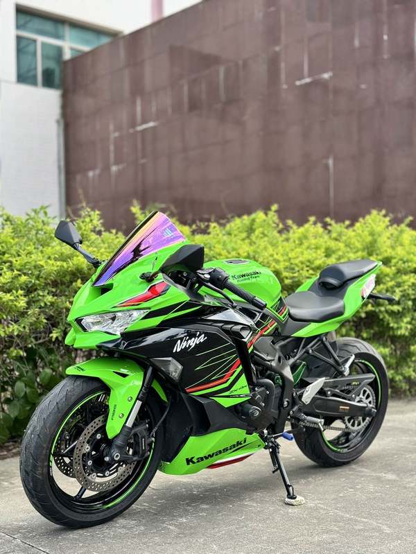 川崎 ZX-4R