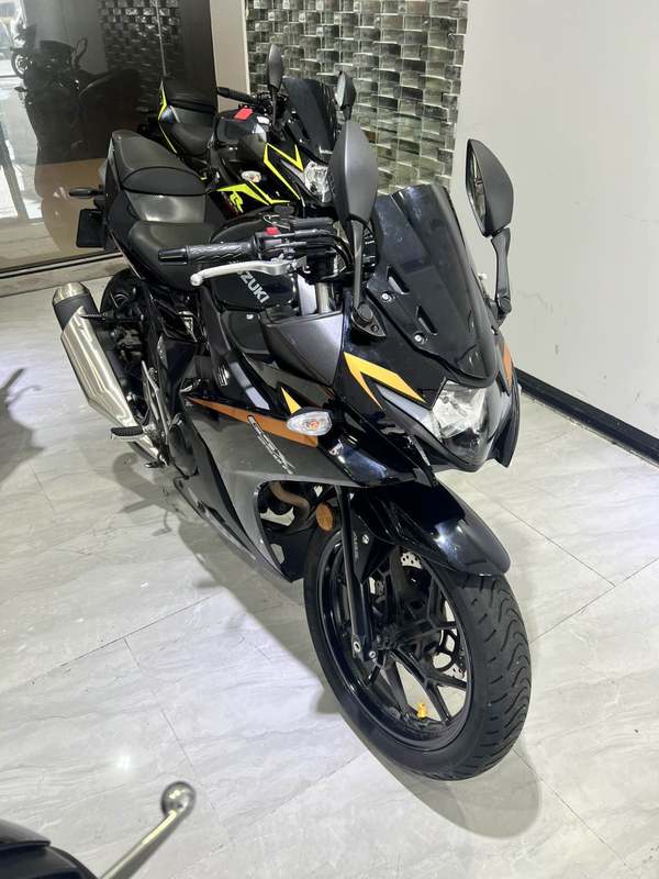 豪爵铃木 GSX250R