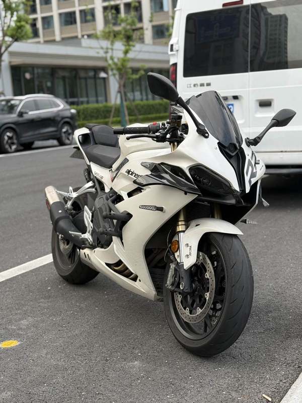 QJMOTOR 赛600