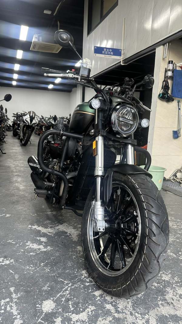 QJMOTOR 闪300S
