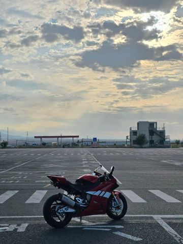 张雪机车 820RR