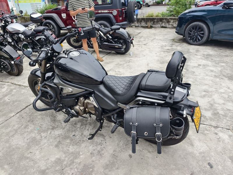 QJMOTOR 闪700