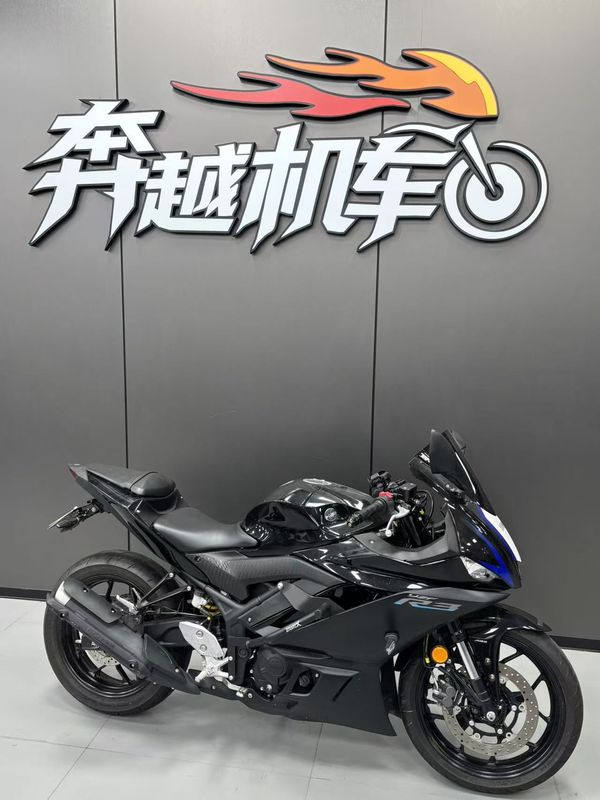 雅马哈 YZF-R3