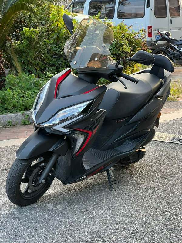 新大洲本田 裂行 RX125Fi