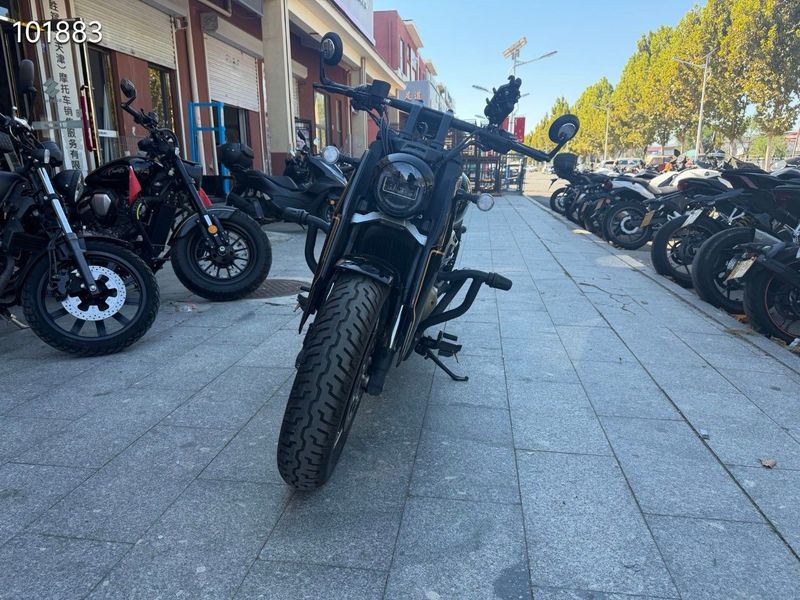 QJMOTOR 闪400