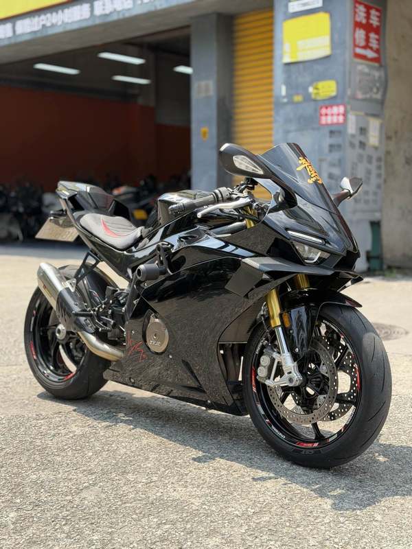 张雪机车 500RR