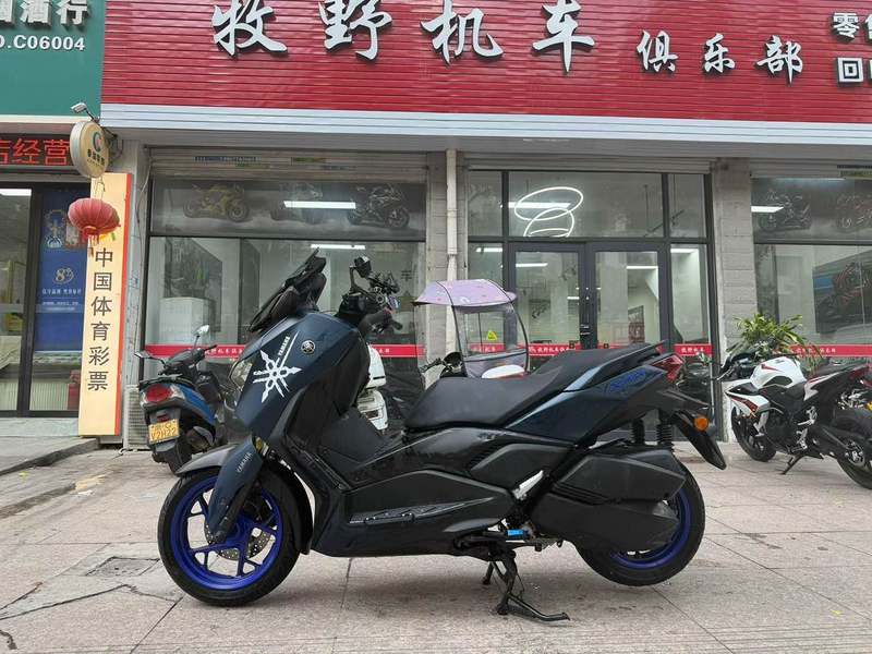 雅马哈 XMAX