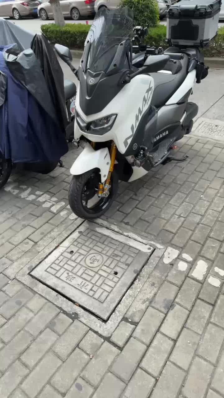 雅马哈 NMAX