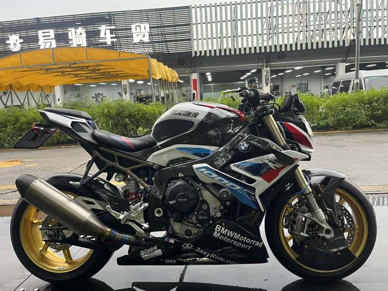宝马 S 1000 R