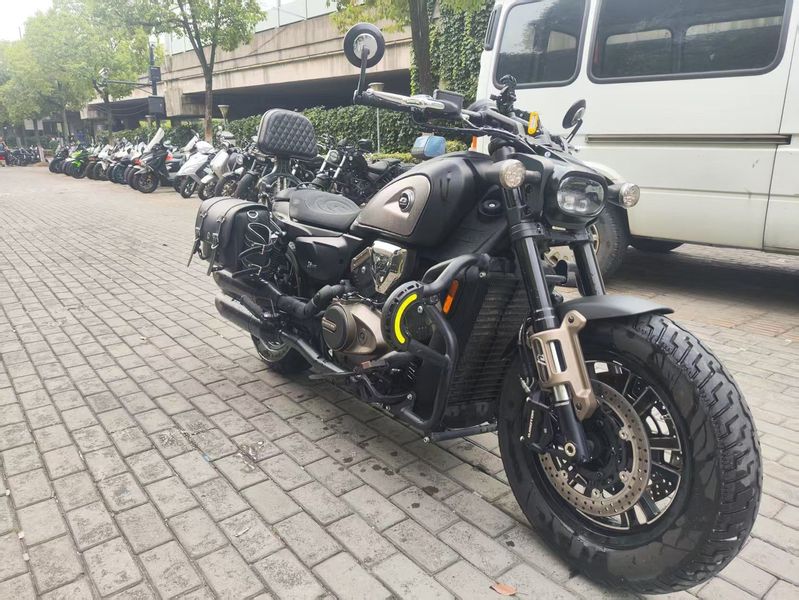 QJMOTOR 闪600