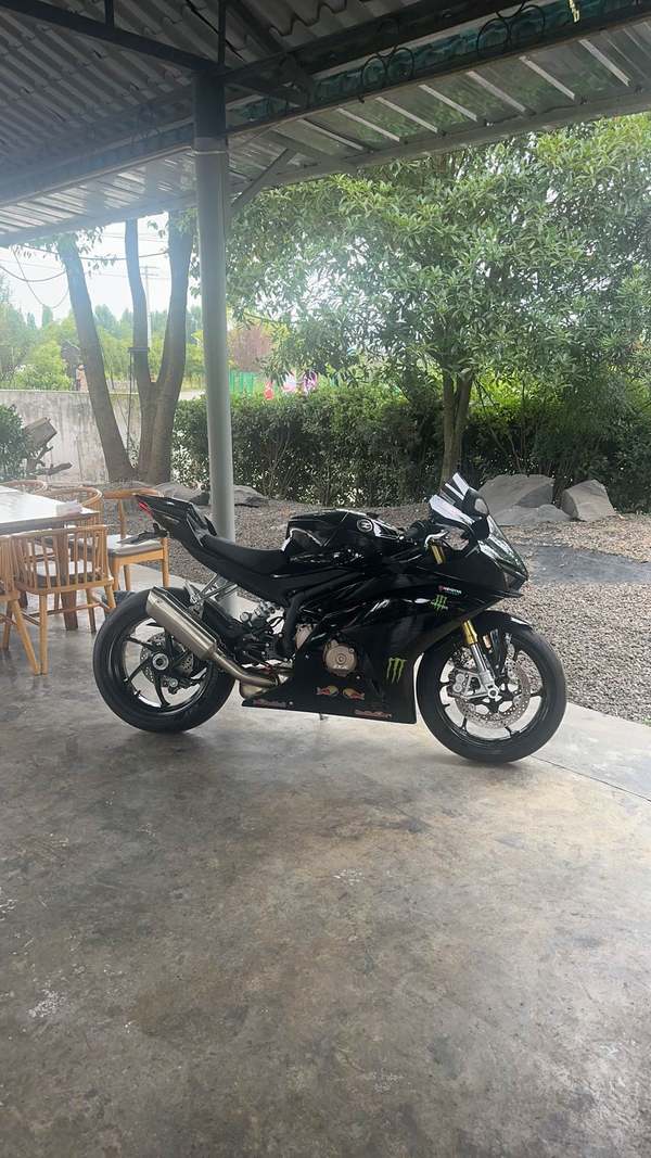 张雪机车 500RR