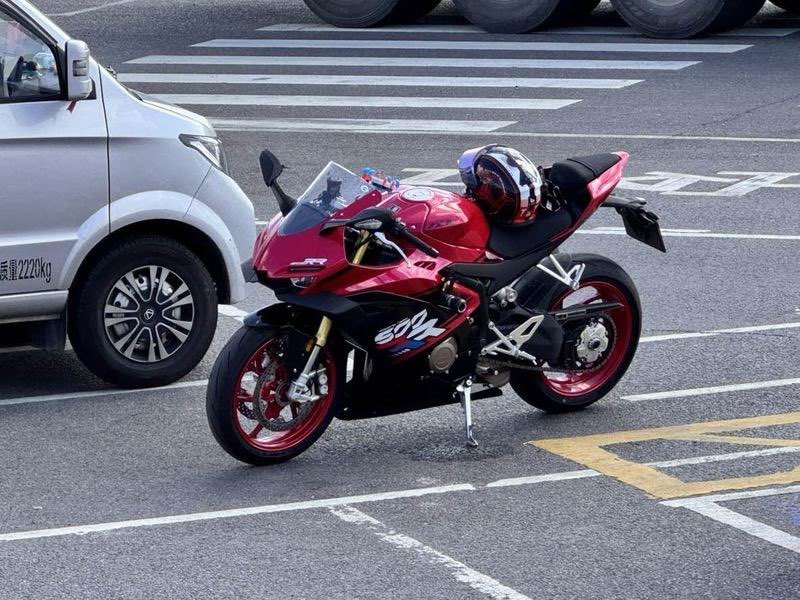 张雪机车 500RR